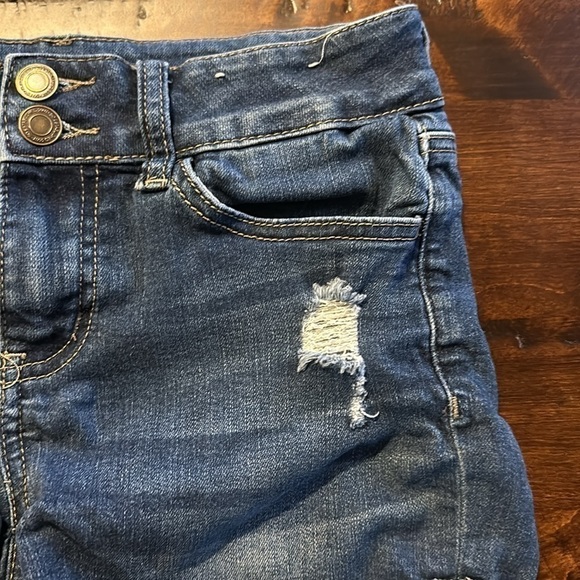 SO Medium Wash Denim Jean Shorts Size 3 - Picture 3 of 9